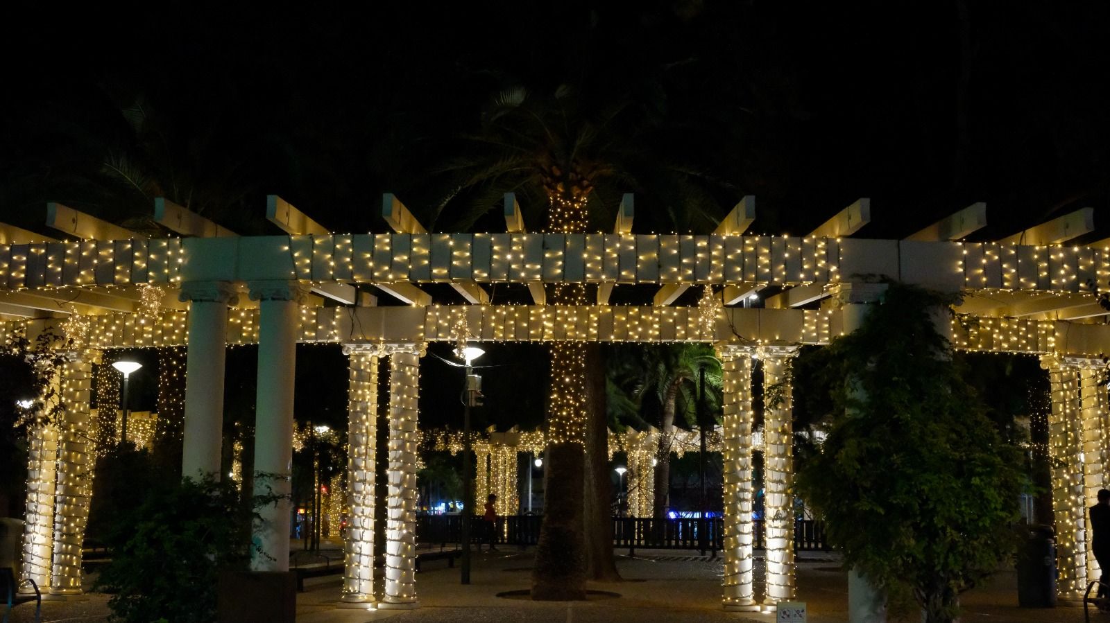 Las fotos de las nuevas luces de Navidad de la plaza de las Columnas de Palma