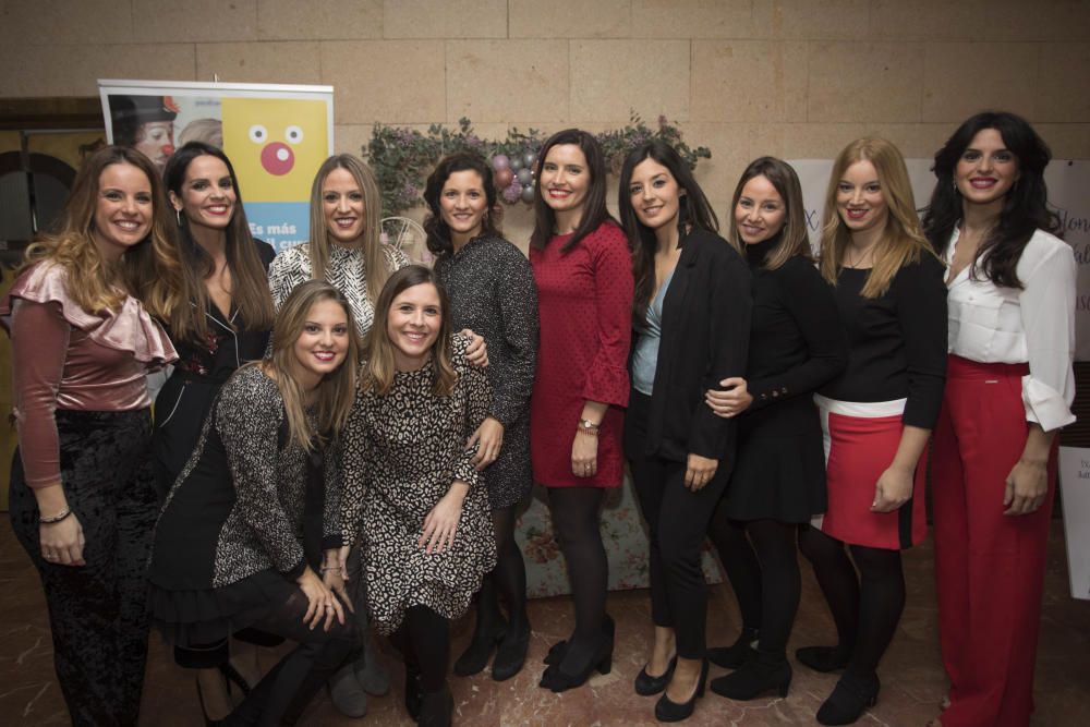 Ellas, la corte mayor de 2009, las únicas que tienen derecho a participar en la cena de cortes infantiles cada año.