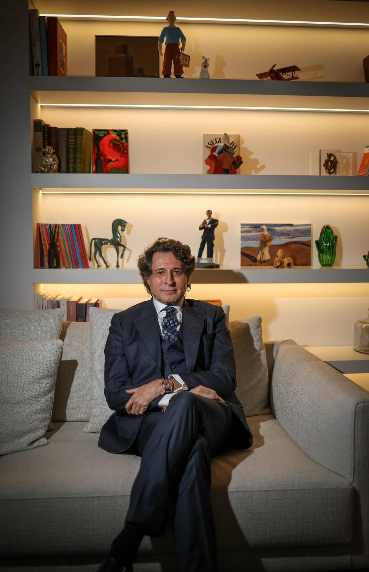 El fundador del IVI, José Remohí, en su despacho de la plaza del Ayuntamiento de València