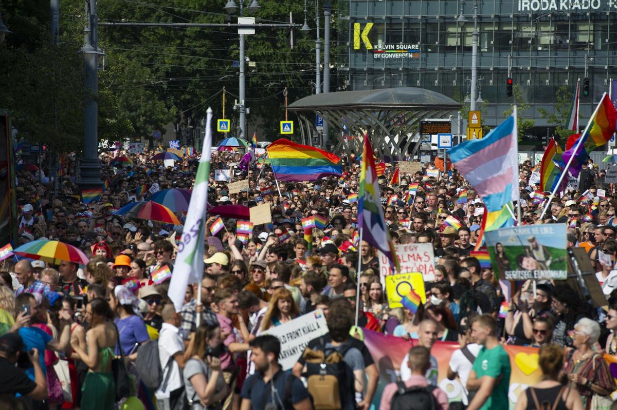 24/07/2021, Budapest, Varsovia, Hungría: Miles de personas participaron en la marcha anual del Orgullo de Budapest el 24 de julio de 2021 en Budapest, Hungría.