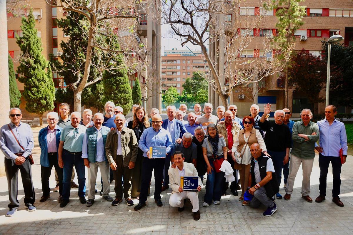 La gran familia de la SD Correcaminos asistió a la inauguración de la plaza Toni Lastra