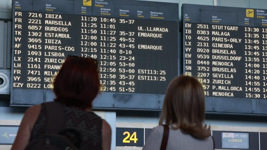 Normalidad en Manises en el primer día de huelga en Ryanair