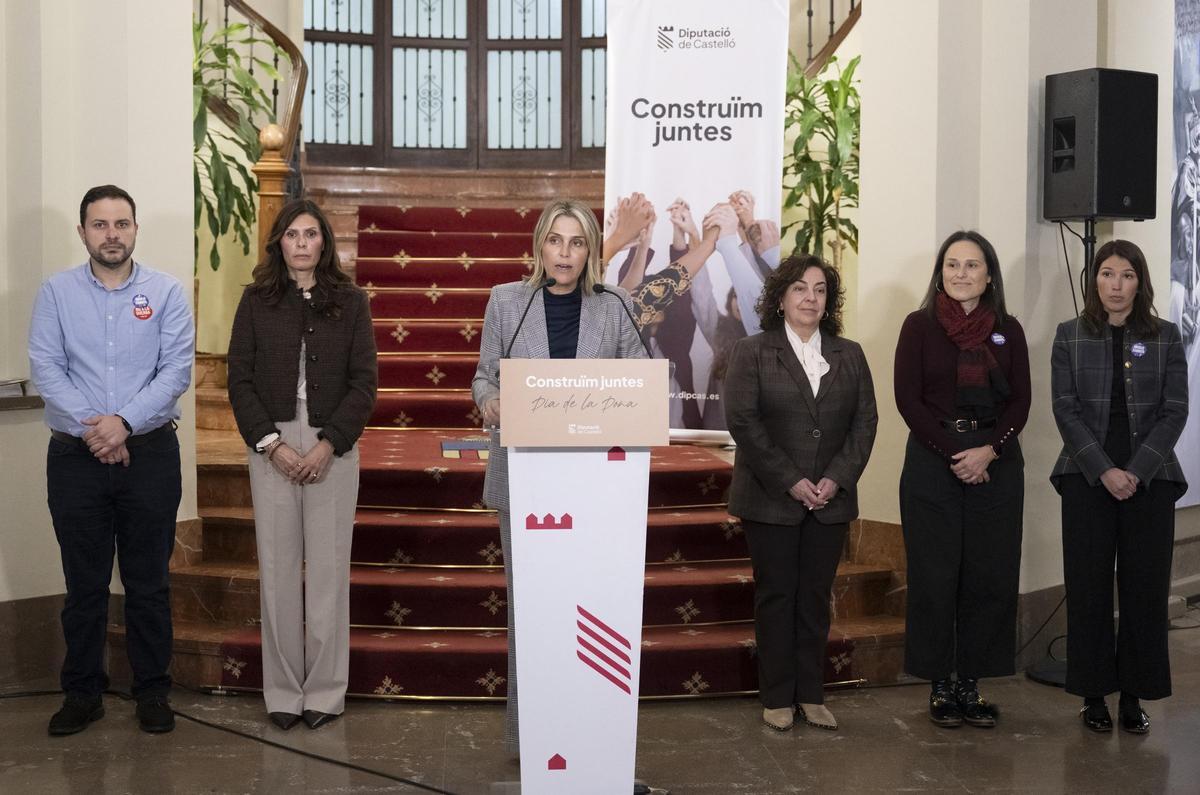 La presidenta de la Diputación, Marta Barrachina, encabezó el acto de lectura del manifiesto por el 8M.