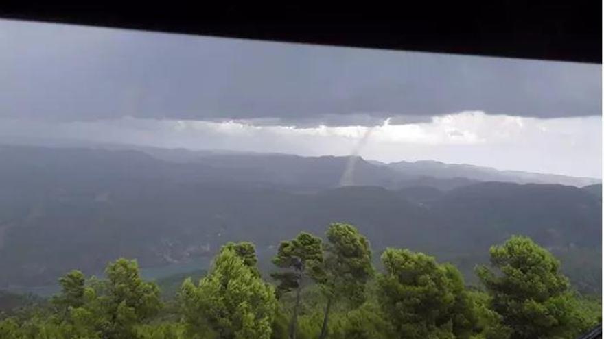 Vista del pequeño tornado en Tuéjar.
