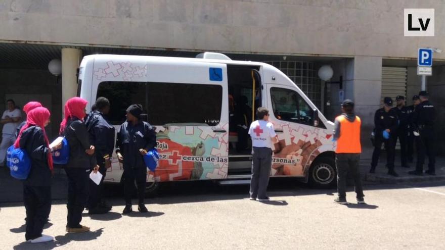 Mujeres del Aquarius, atendidas en el Hospital Clínico