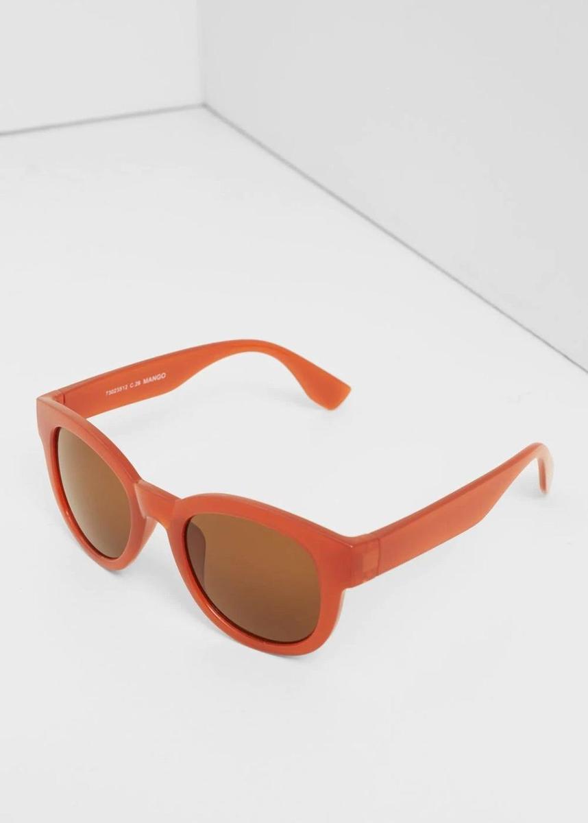 Gafas de sol retro de Mango Outlet (Precio: 3,99 euros)