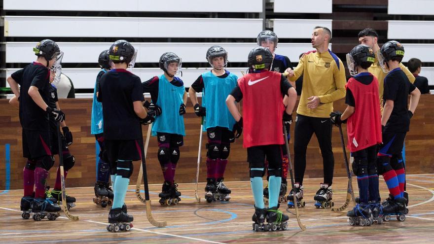 Panadero vuelve a ponerse los patines en una jornada con el hockey formativo