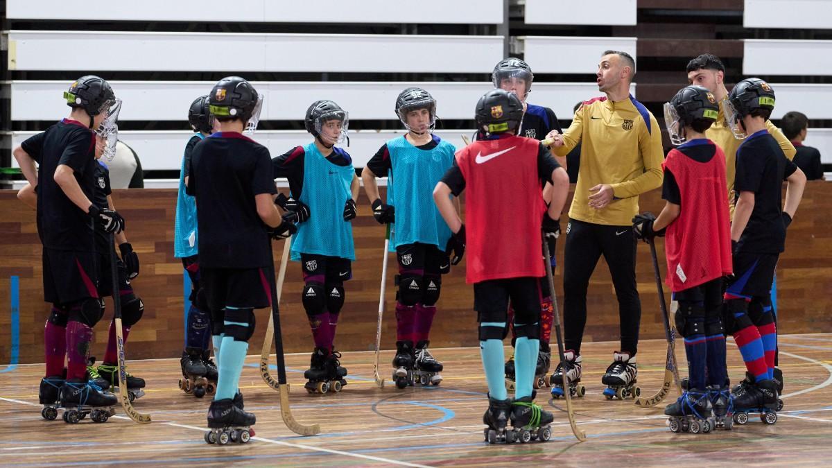 Panadero vuelve a ponerse los patines en una jornada con el hockey formativo