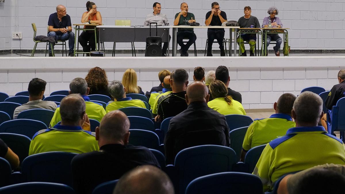 Asamblea de trabajadores celebrada este martes.