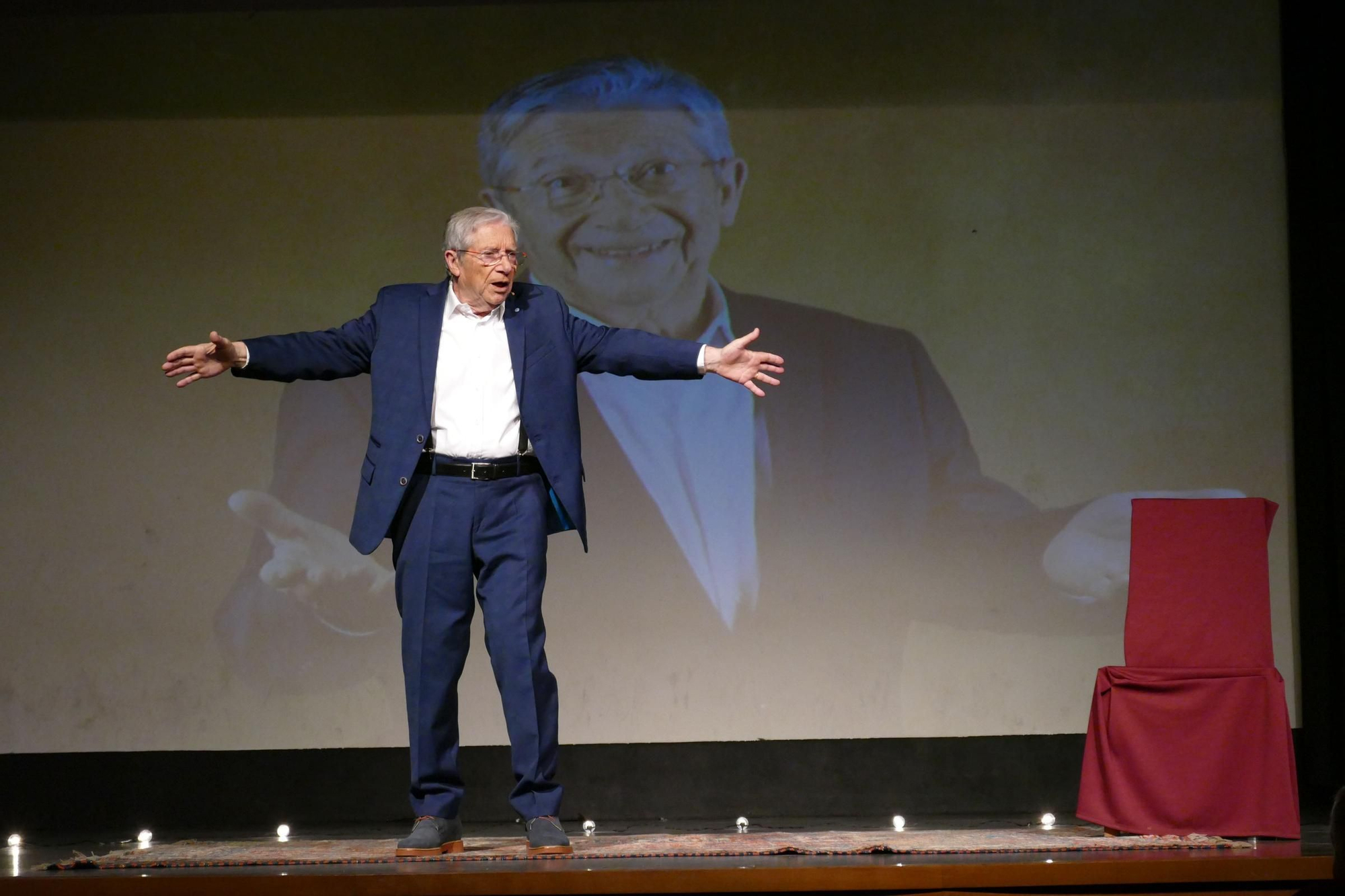 Joan Pera fa un repàs vital entre rialles a Llançà