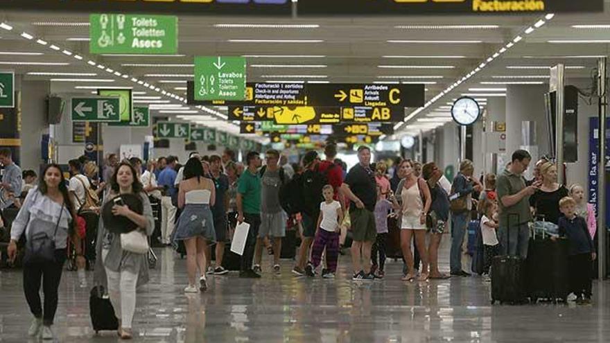 Los aeropuertos de Baleares reciben este fin de semana más de 500.000  pasajeros