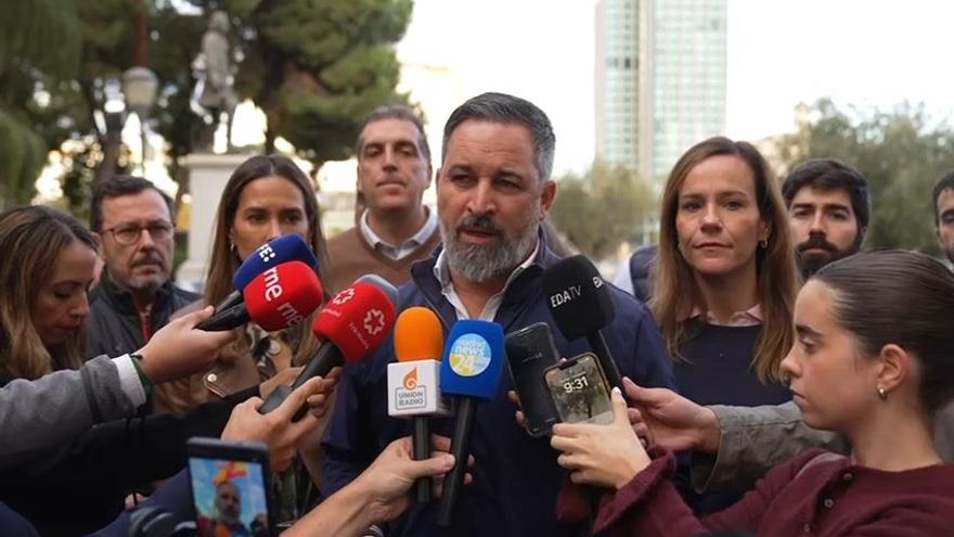 Abascal no presencia el desfile en la tribuna para no "blanquear" a Sánchez
