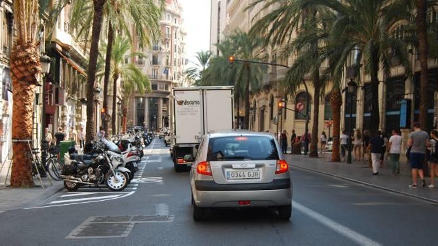 La supresión de un carril en la calle Barcas inicia la ofensiva contra el coche privado