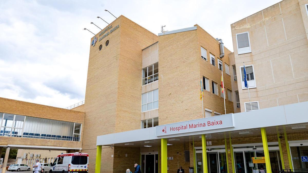 El Hospital Marina Baixa, a la espera de más personal médico.
