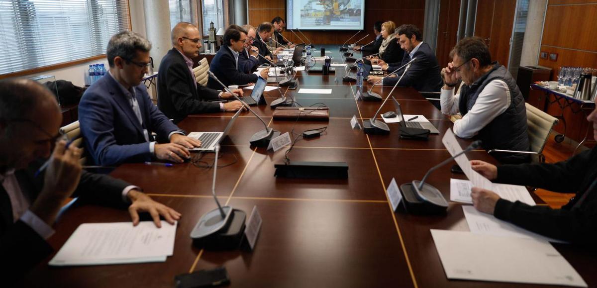 Un momento de la reunión del consejo de administración celebrado ayer. | Mara Villamuza.