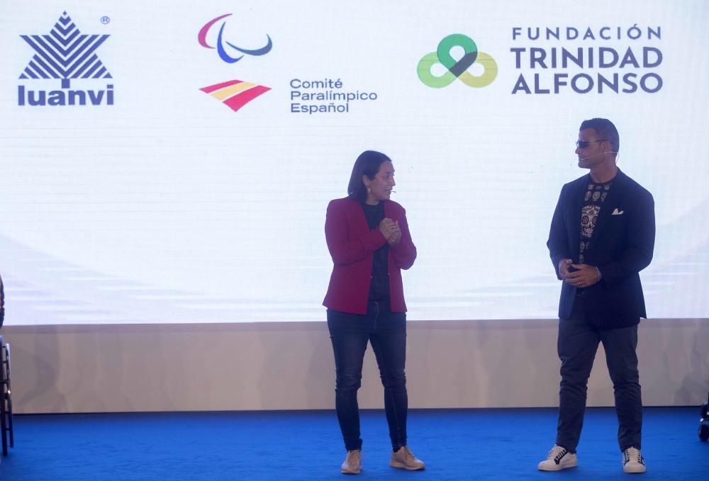 Antonio Orozco canta en la presentación de la vestimenta del Equipo Paralímpico Español en La Marina de Valencia