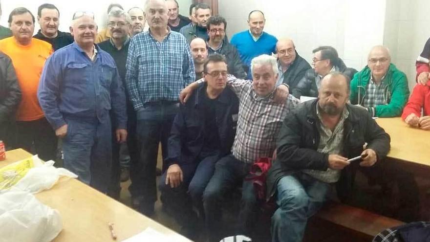 Los trabajadores del grupo Fahime, ayer, durante el encierro.