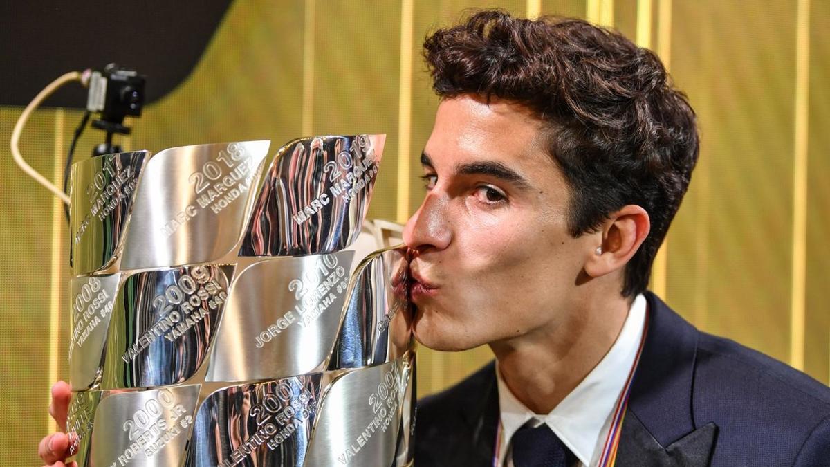 Marc Márquez, con la Torre de Campeones