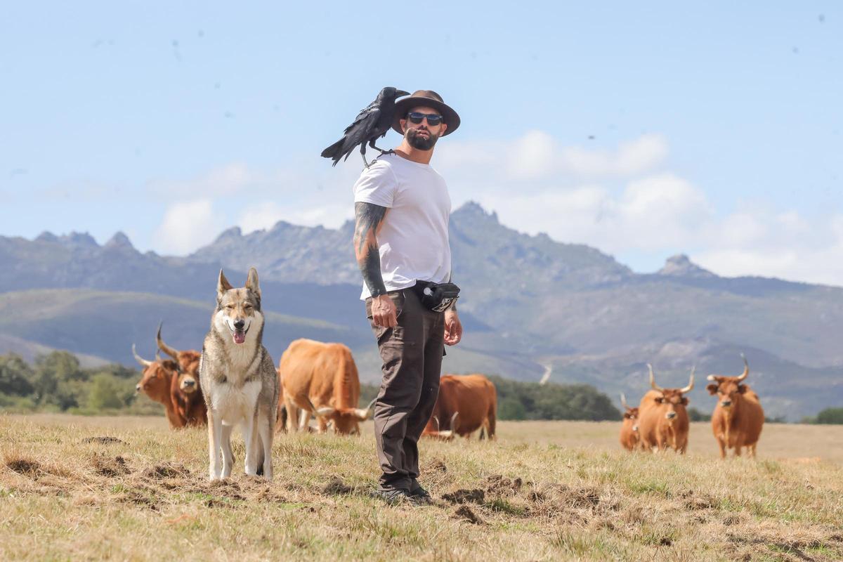 Otero, con su 'manada' en su documental de O Xurés