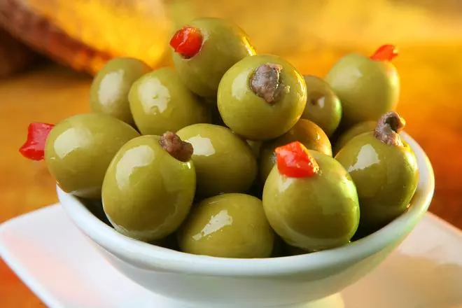 Las fábricas de aceituna de mesa empiezan a parar por la falta de suministros