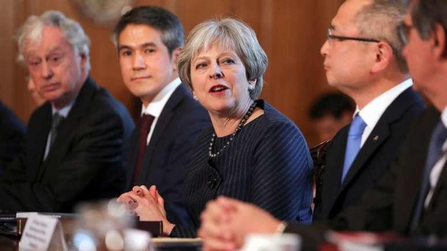 May, reunida ayer en Londres con líderes económicos japoneses.