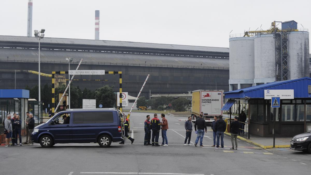 Acceso a la planta coruñesa de Alu Ibérica, antes de Alcoa.