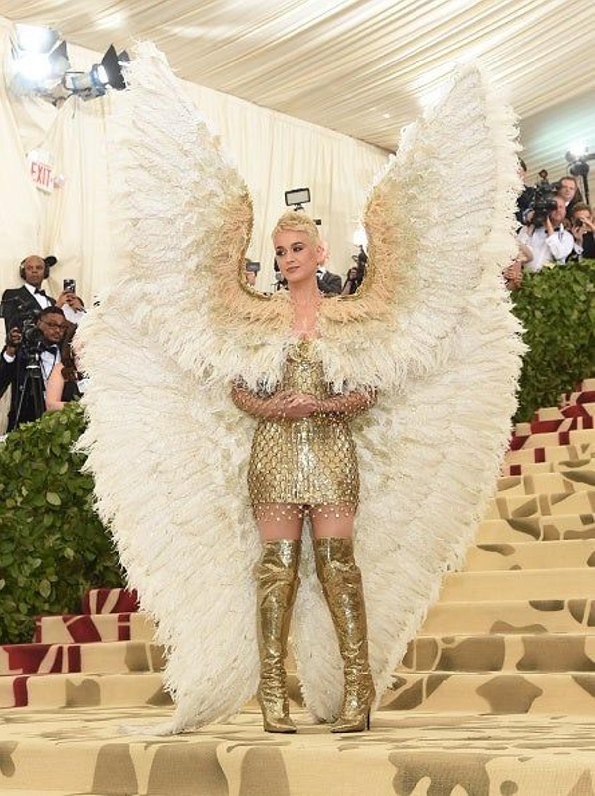 Katy Perry enseña su look de ángel en la Gala Met