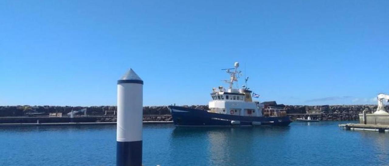 El “Astra” llegando al puerto de Lanzarote. |  ASTRA