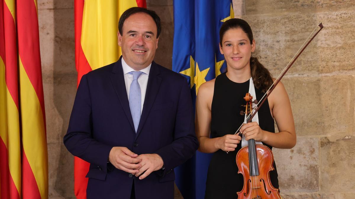 Pérez Llorca con Cecilia Arnau.