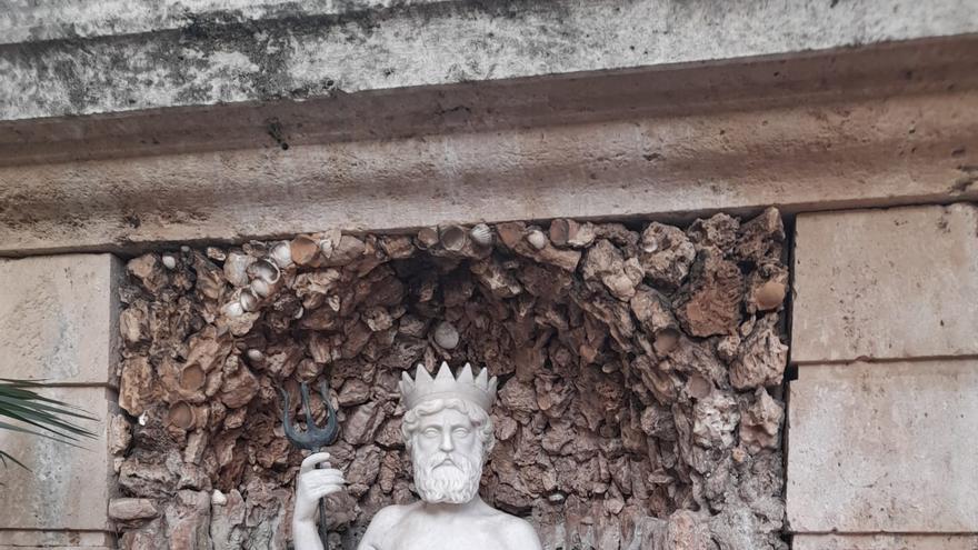 Restauran tres estatuas de los jardines de Monforte vandalizadas