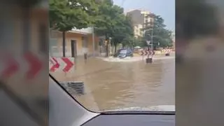 Vídeo | Un xàfec inunda diversos carrers de Salt