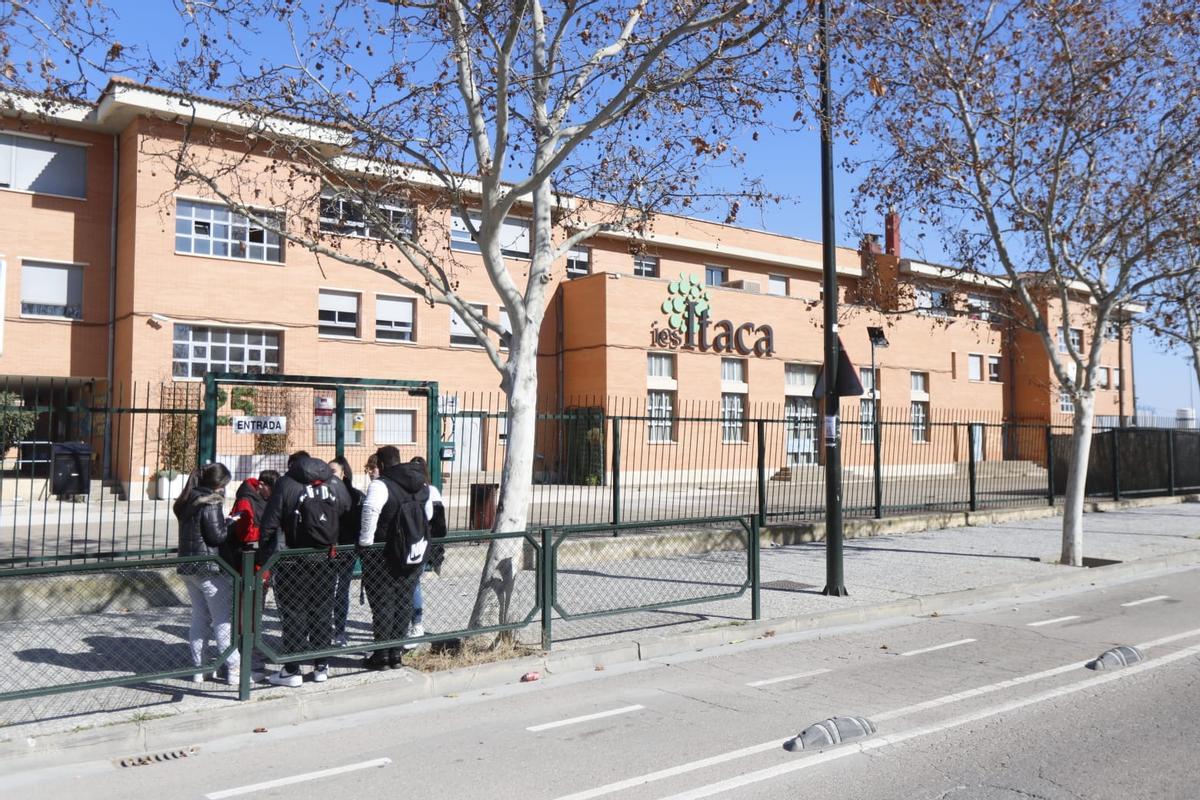 El agresor ha apuñalado a un alumno del IES Ítaca a las afueras del centro educativo, este lunes por la mañana.