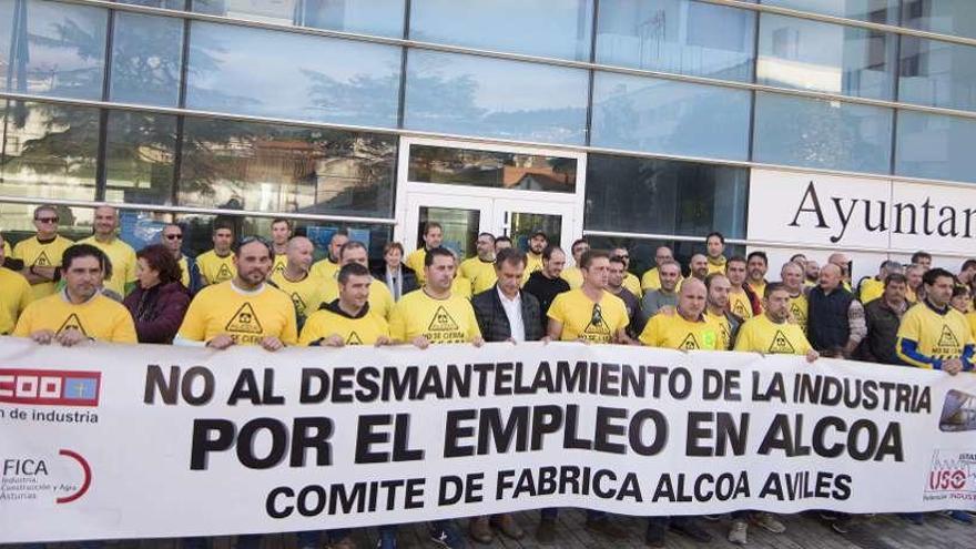 Alcoa se sienta con los sindicatos y el Gobierno para analizar una posible venta