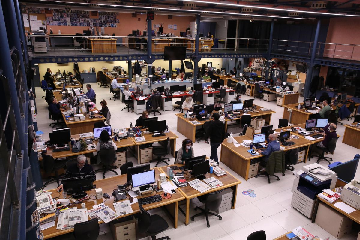 Imagen de la redacción de 'El Periódico' en una de las jornadas de trabajo durante la pandemia.