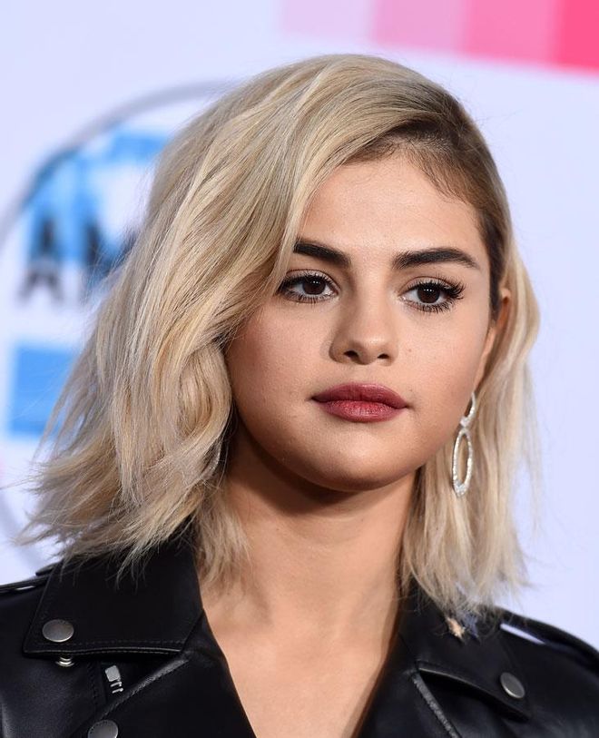 El rubio platino de Selena Gomez