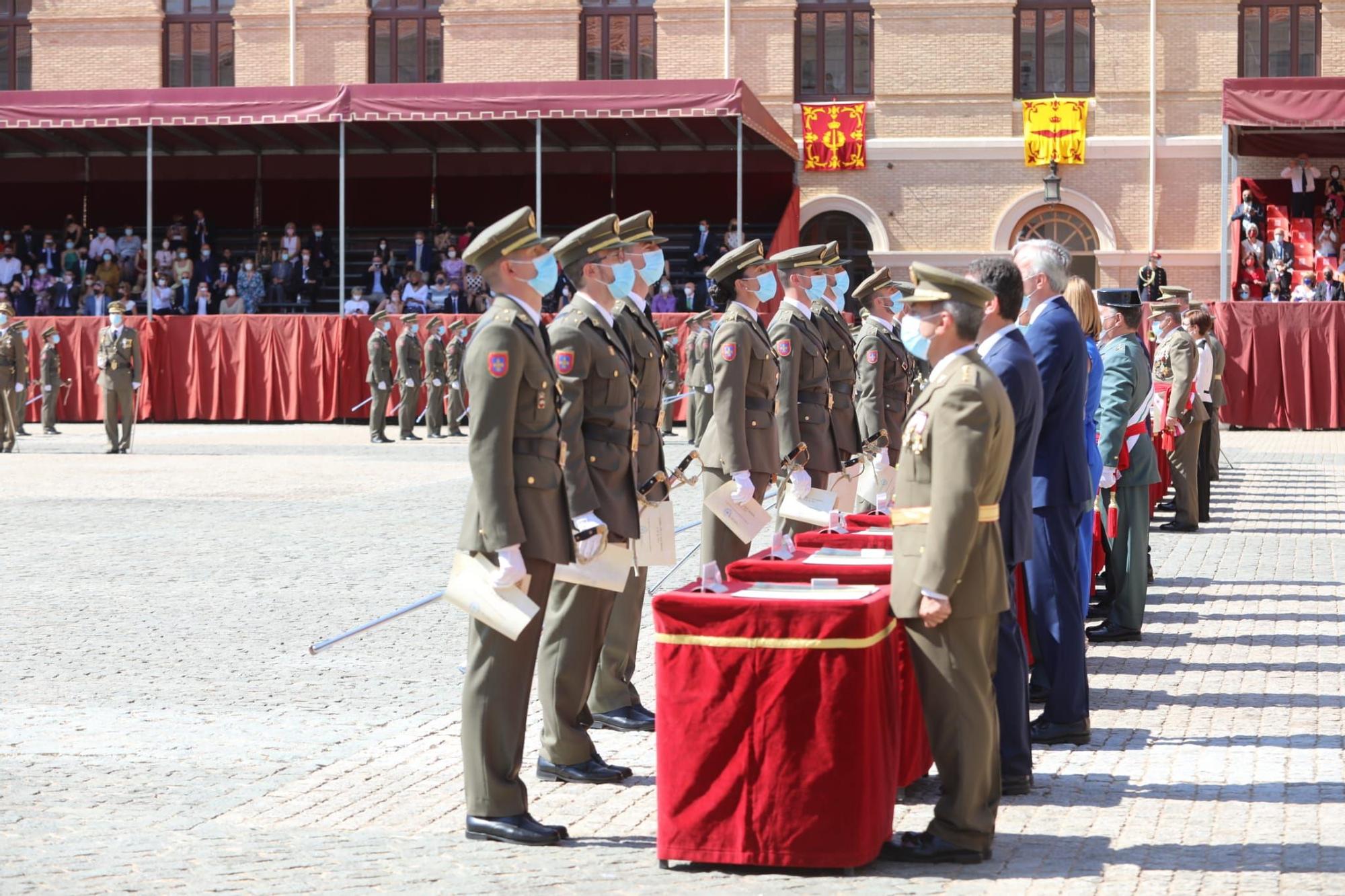 El Rey preside la entrega de despachos a los nuevos oficiales del Ejército y la Guardia Civil