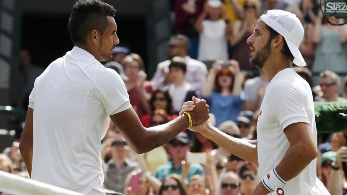 Feliciano López felicita a Nick Kyrgios tras perder frente al tenis australiano en Wimbledon.