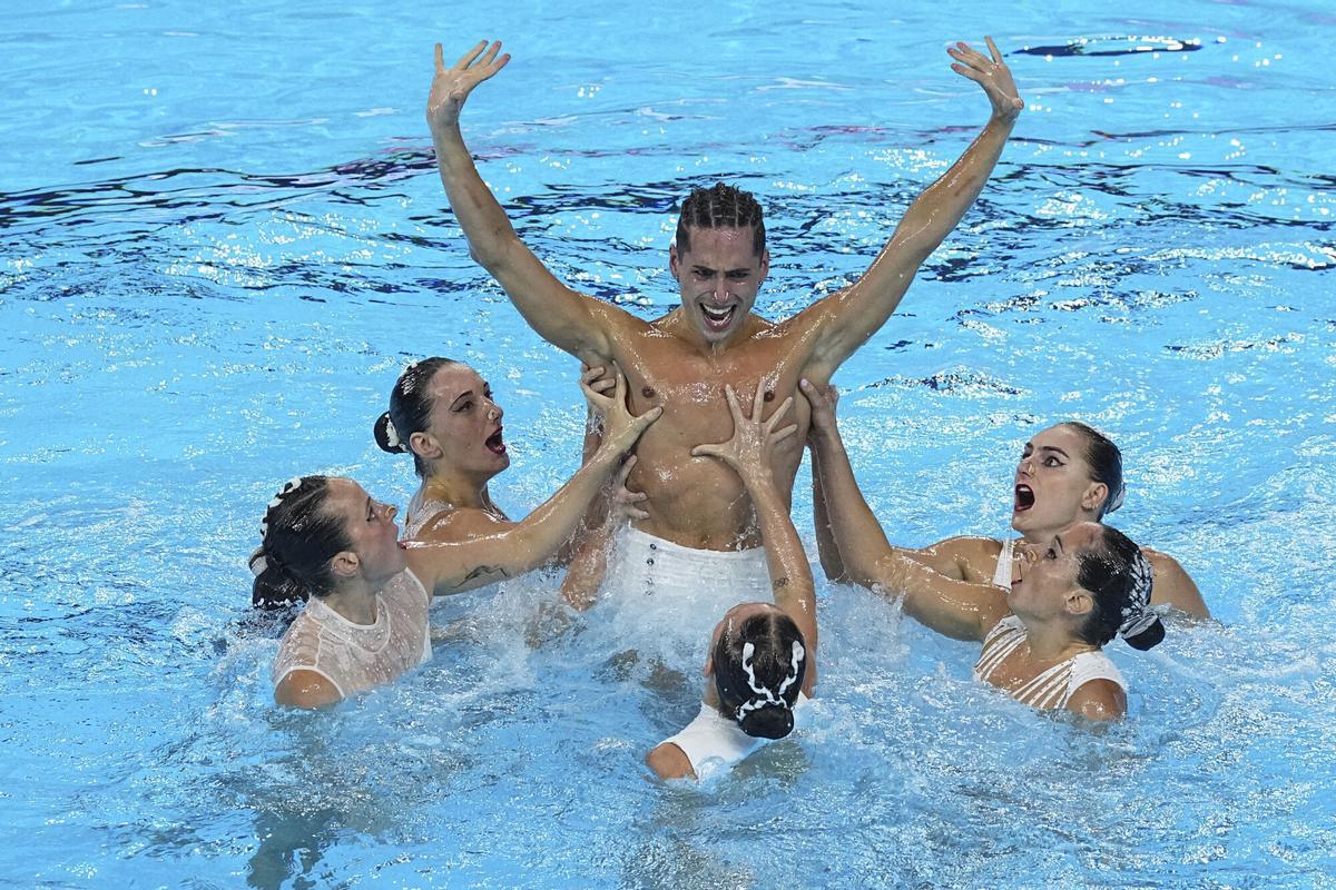 Broche de bronce para una España que embruja al mundo