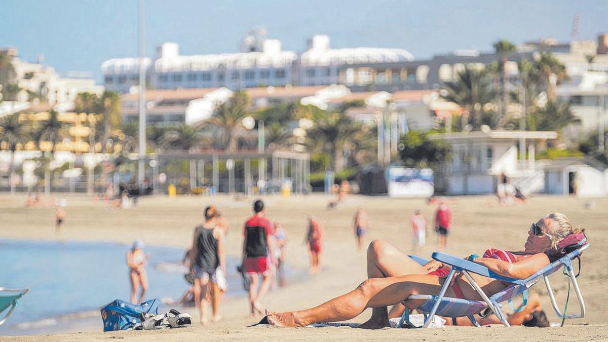 Turistas en el sur de Tenerife. | |