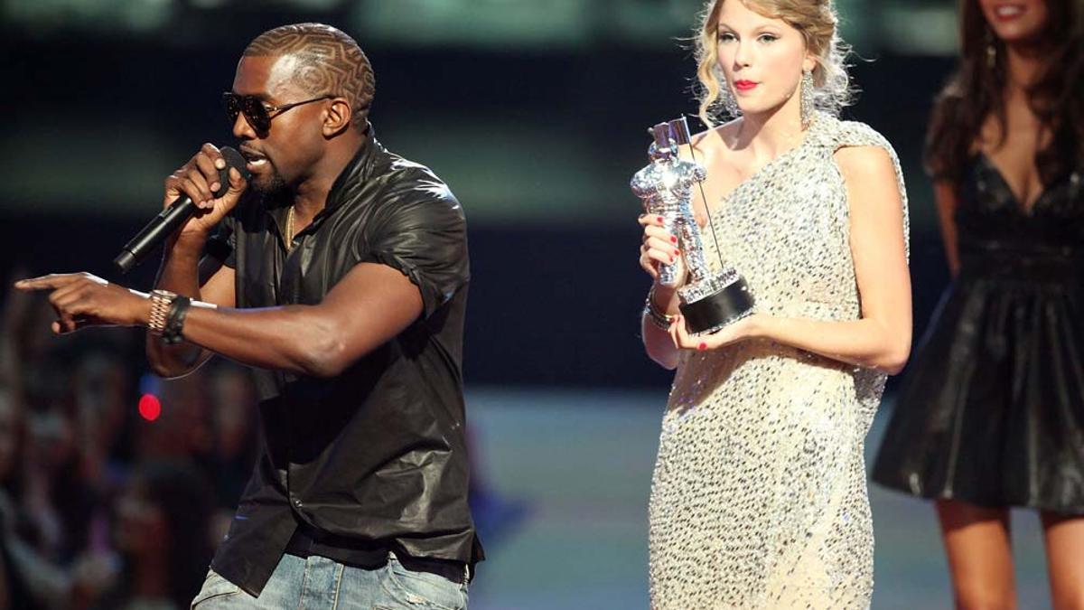 Kanye West cuando interrumpió el discurso de Taylor Swift en los MTV VMA de 2009