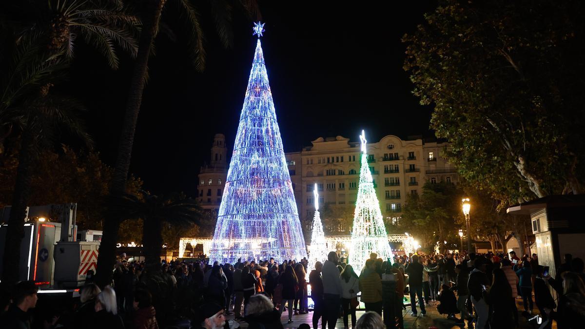 Luces navideñas en una calle de València