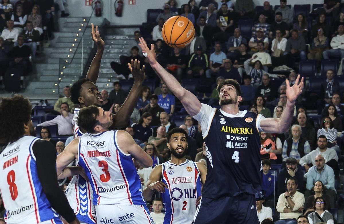 EN IMÁGENES: Los mejores momentos de la séptima victoria del Alimerka Oviedo Baloncesto en el Palacio de los Deportes EN IMÁGENES: Los mejores momentos de la séptima victoria del Alimerka Oviedo Baloncesto en el Palacio de los Deportes