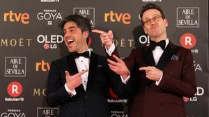 Ernesto Sevilla y Joaquín Reyes, presentadores de la gala, en la alfombra roja de los Goya