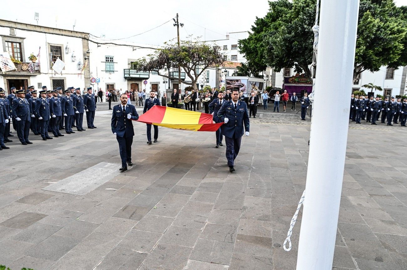 Telde celebra el X aniversario de la proclamación del Rey Felipe VI con un izado solemne de la bandera