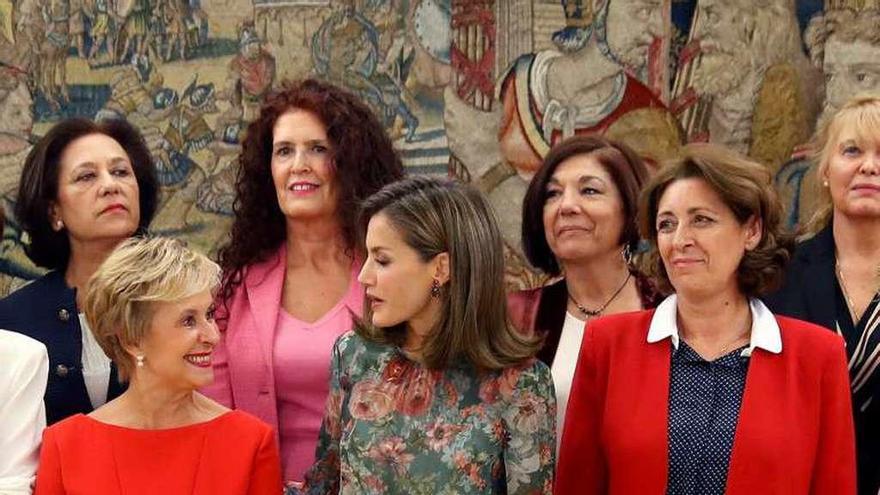 Clarisa Rodriguez Zúñiga, detrás de la reina Letizia, en primer plano.