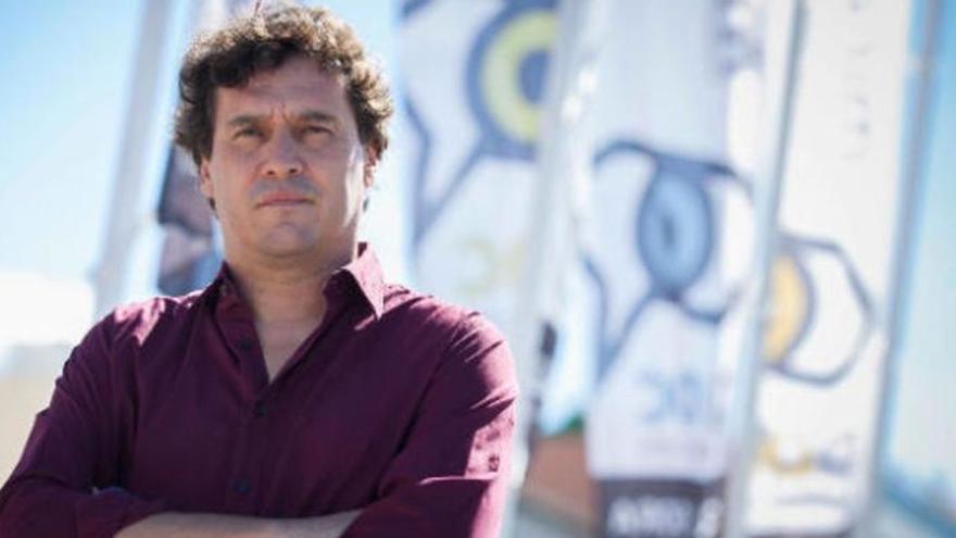 Alejandro Krawietz in the vortex of the essay