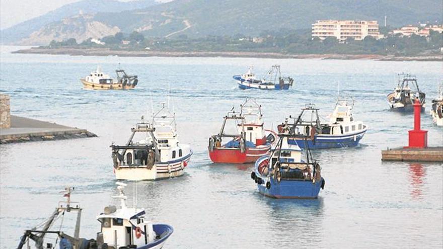 Los marineros de Peñíscola urgen un nuevo dragado del puerto pesquero