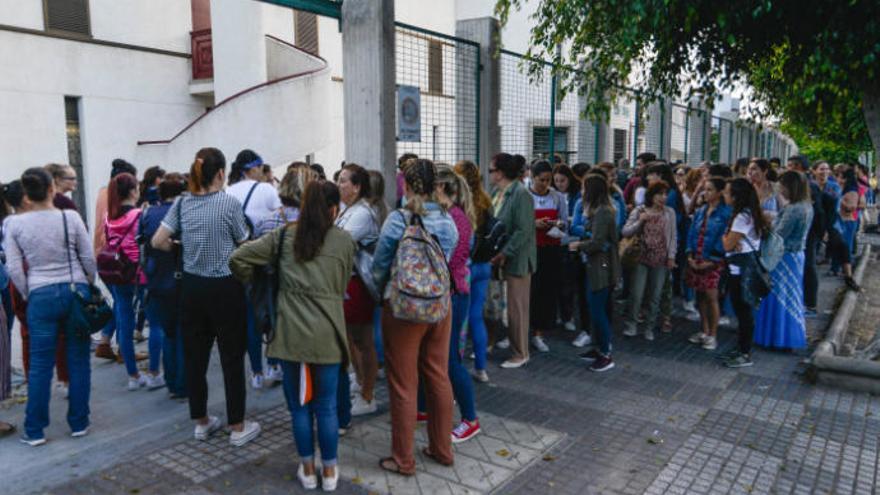 Participantes de oposiciones en Canarias.