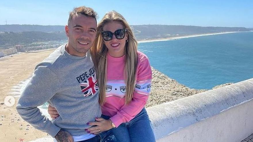 Iago Aspas y Jenifer Rueda, en Nazaré.