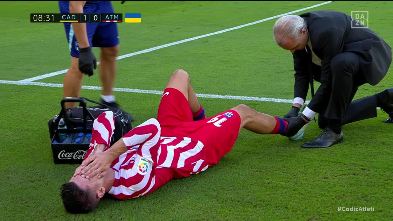 Morata se duele del tobillo ante el Cádiz